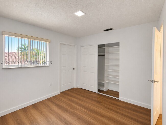 Building Photo - 550 NW 82nd Ct