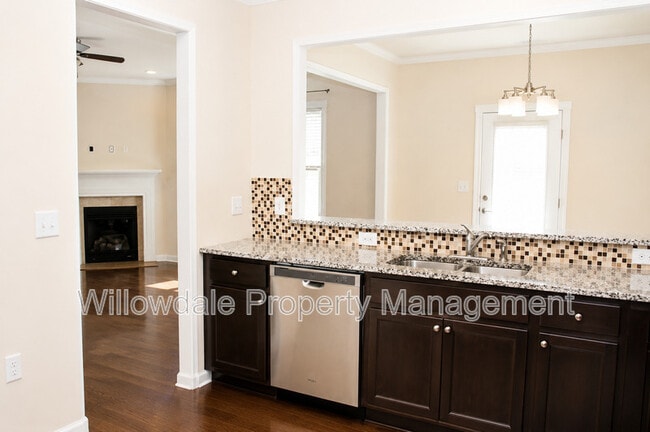 Building Photo - 2132 Chipley Dr