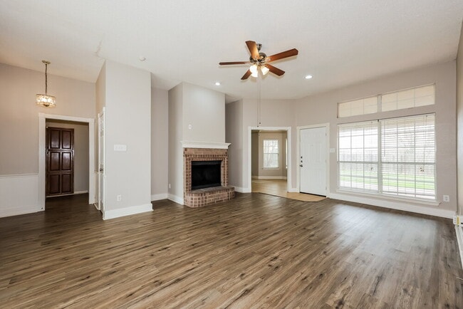 Building Photo - 724 Nicole Dr