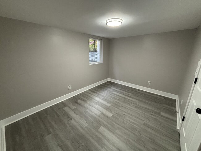 Building Photo - Cozy 4-bed house in Gary!