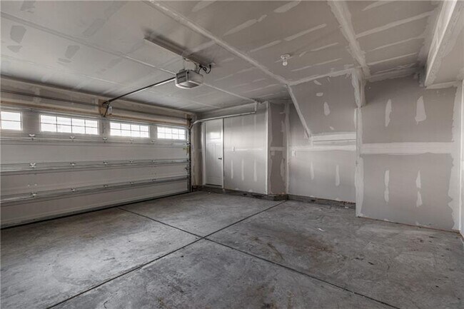 Building Photo - 143 Moyer Hill Dr