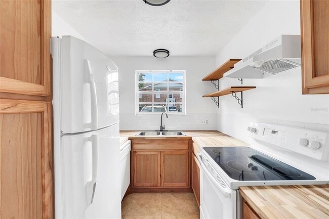 Building Photo - 4212 Lake Underhill Rd