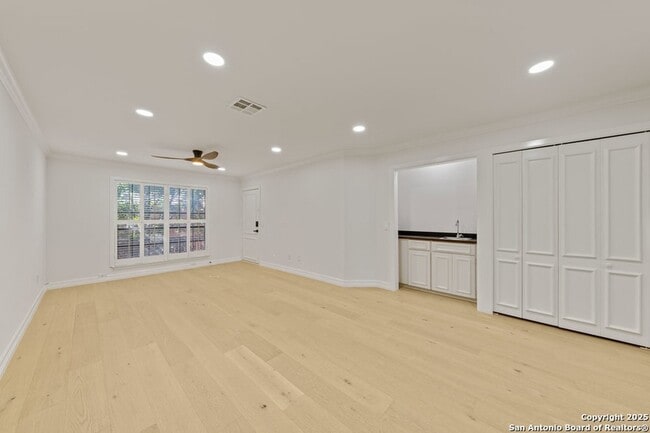 Building Photo - 7815 Broadway St