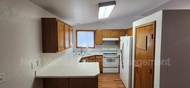 Building Photo - 5048 S Cole Rd