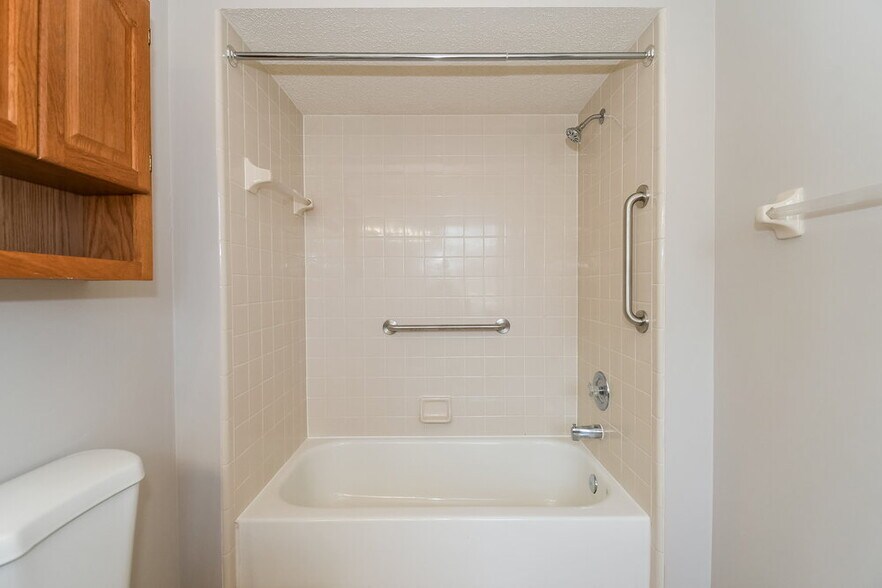 Building Photo - 8647 Charlesgate Cir N