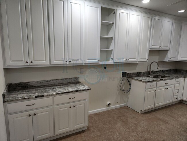 Building Photo - RARE exquisite home on acreage in the heart of West Little Rock!