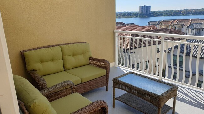 Building Photo - Stunning 3 bedroom top floor in Toscana FULLY FURNISHED