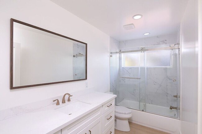 Building Photo - 621 W Glenoaks Blvd