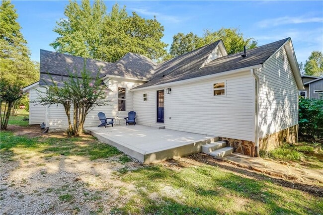 Building Photo - 319 S College Ave