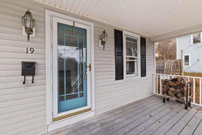 Building Photo - 19 Henry St