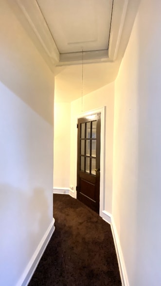 Building Photo - 300 W 31st St