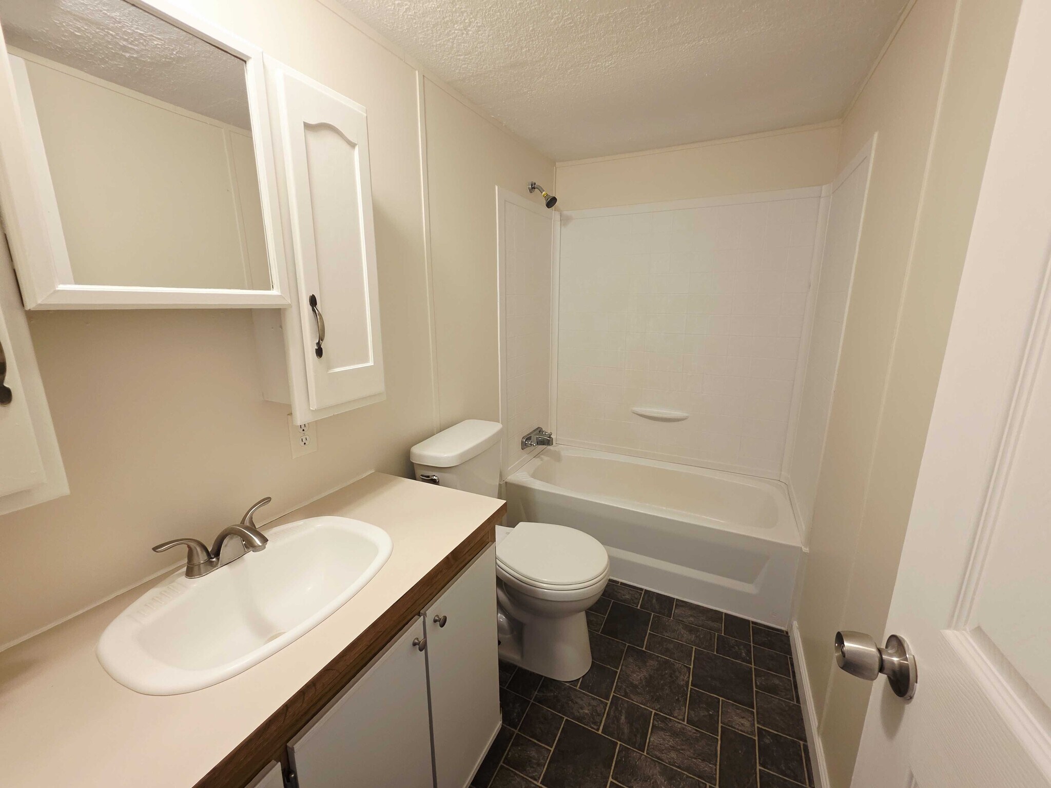 Building Photo - 3683 Pinoak St