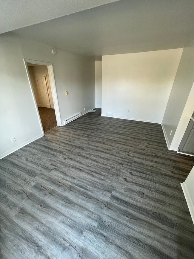 Building Photo - 604 W Mt Morris St