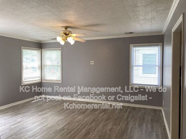 Building Photo - 704 NE 45th Terrace