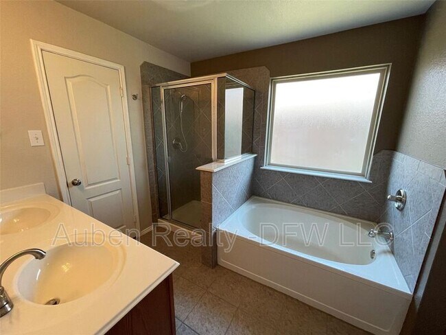 Building Photo - 344 Amethyst Dr
