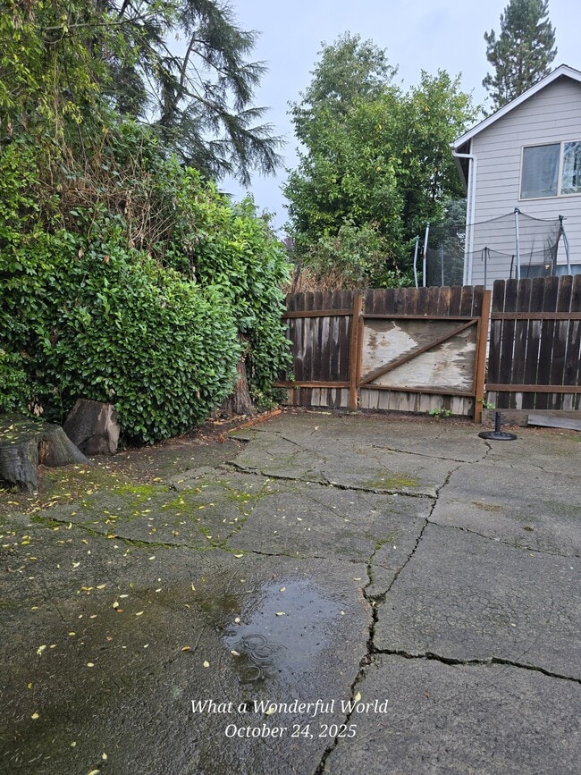 Building Photo - 583 Delmar Dr N