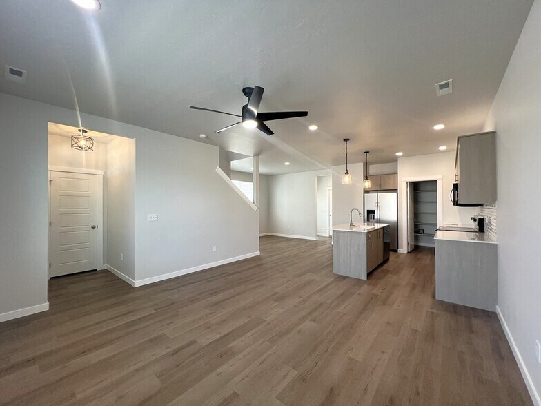 Building Photo - 3089 E Mossy Creek Dr