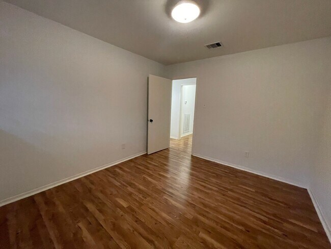 Building Photo - 7219 Tanager St