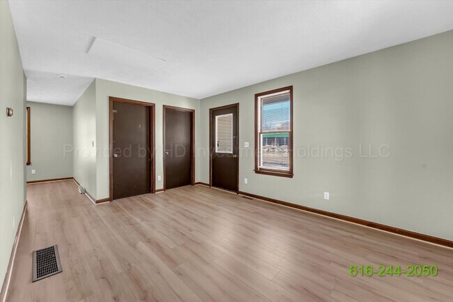 Building Photo - 110 W Elm St