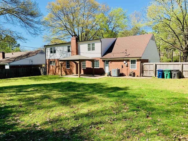Building Photo - 7207 Poplar Pike