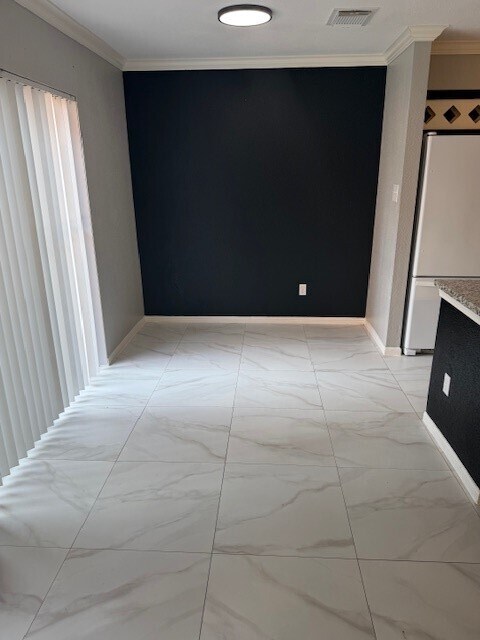 Building Photo - 2211 S Kirkwood Rd