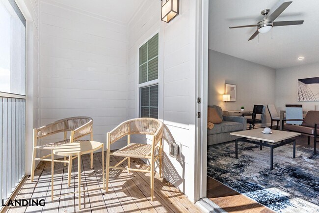 Building Photo - 918 Aventine Dr