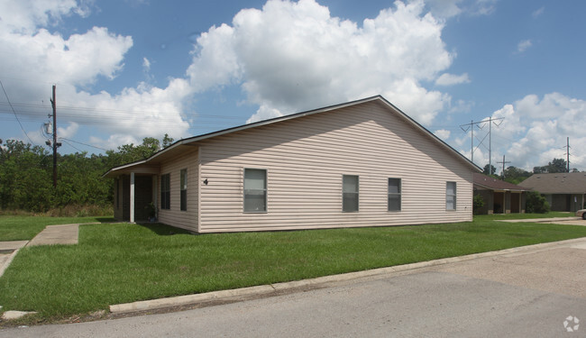 Building Photo - Edgewood Manor