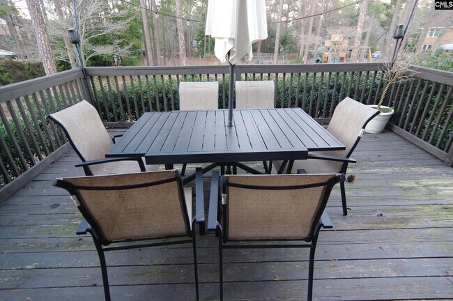 Building Photo - 123 Valley Springs Rd