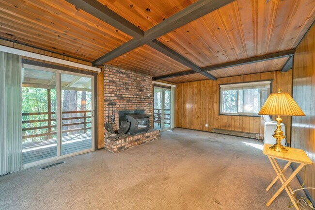 Building Photo - Darling 2-bedroom cabin in the woods!