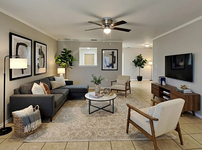 Building Photo - 528 N Brentwood Ave