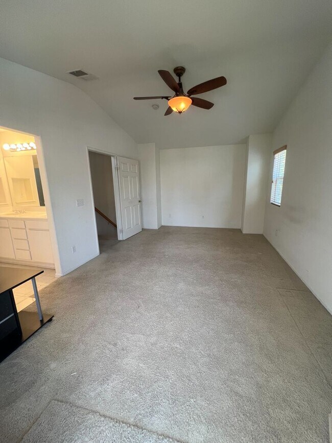 Building Photo - Spacious 6-Bedroom Home with Loft in Prime...