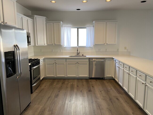 Building Photo - 8057 N Command Point Dr