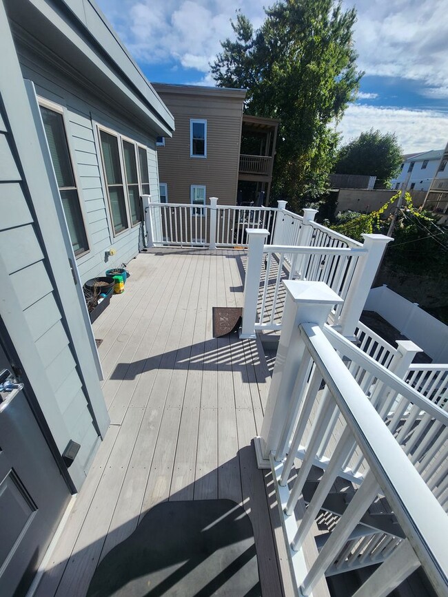 Building Photo - Stunning and Spacious Top Floor 2 Bd 2 Bath in Jamaica Plain with Parking.