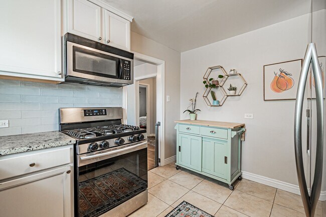 Building Photo - Barnum 3BD, 2BA Home with Fenced Back Yard...