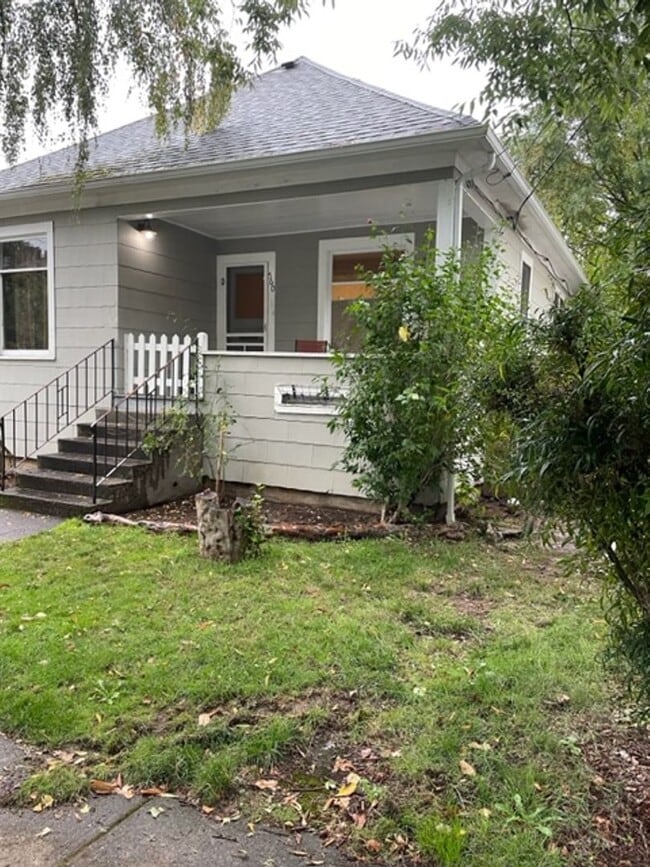 Building Photo - Charming 20's home