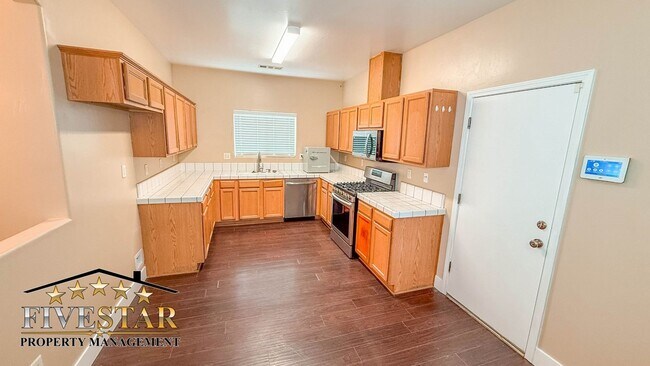 Building Photo - 1733 Pyxis St