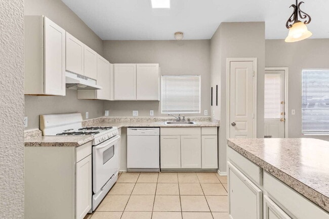 Building Photo - 16802 Pine Castle Dr