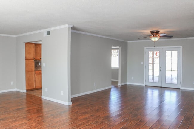Building Photo - 816 Marimba Dr