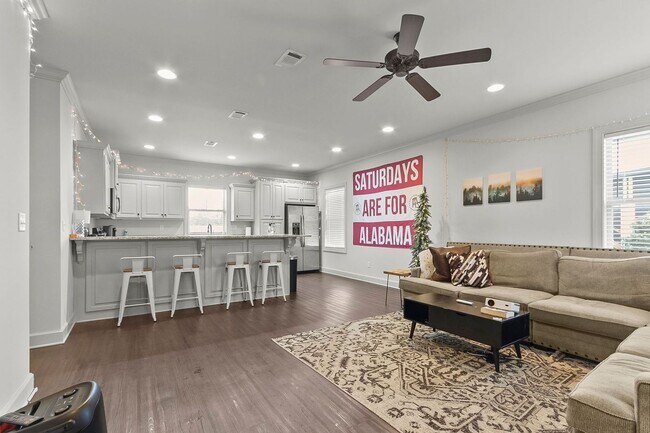 Building Photo - Spacious 3 Bedroom 3.5 Bath Available Fall 2026! Schedule your Tour and Apply today!