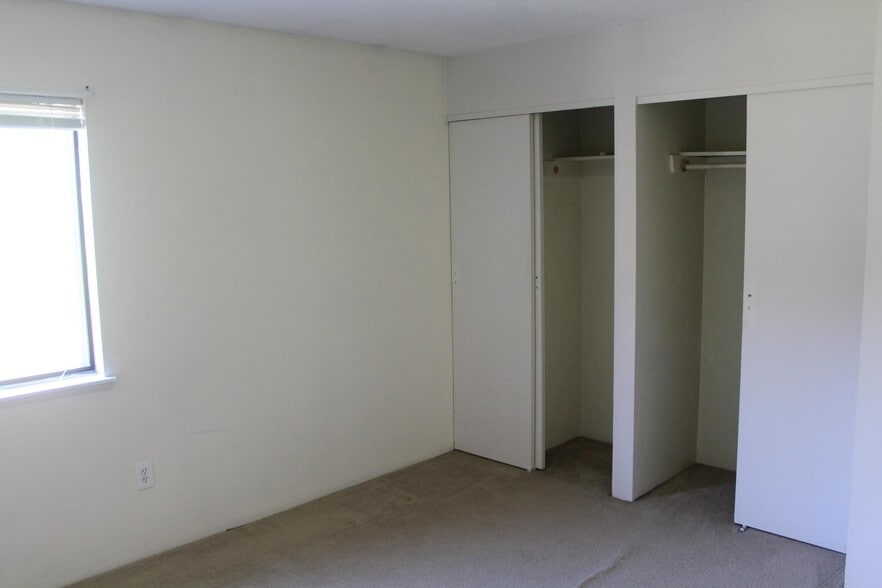 Building Photo - 10 Village Brook Ln