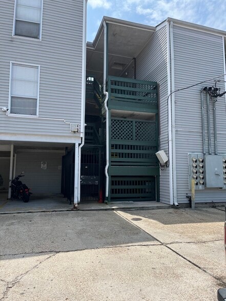 Building Photo - 4101 Hessmer Ave