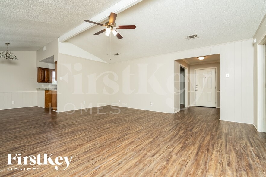 Building Photo - 635 Truman Ct