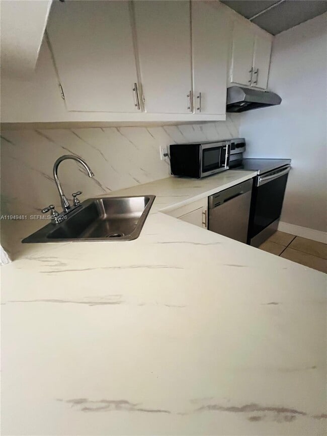 Building Photo - 1470 NE 123rd St