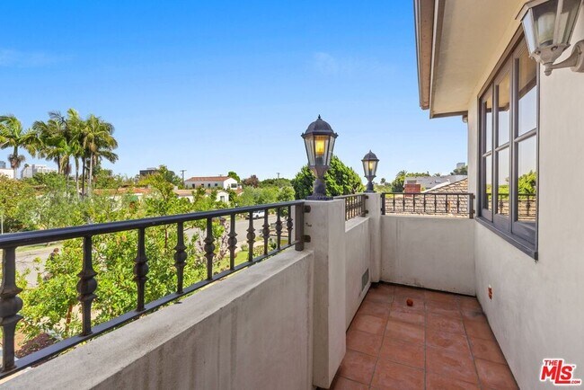 Building Photo - 1024 25th St