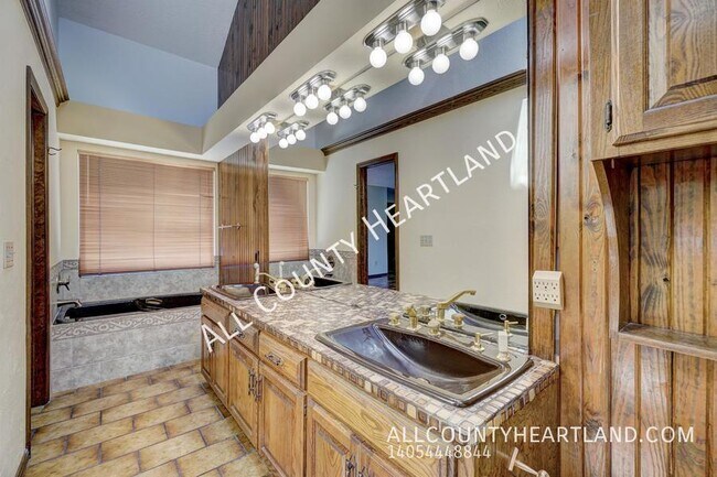 Building Photo - 10408 Casa Linda