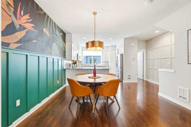 Building Photo - GORGEOUS Edmonds 2 Bedroom Primary Suites - Plus Flex Space