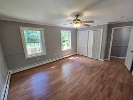 Building Photo - 8 Silver Trl