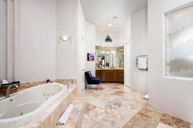 Building Photo - 6649 E Berneil Dr