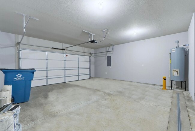 Building Photo - 3595 Canal Square Dr