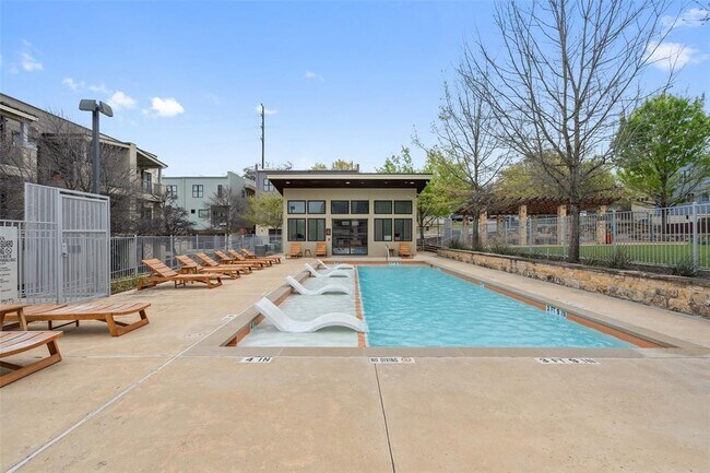 Building Photo - 2801 Dulce Ln